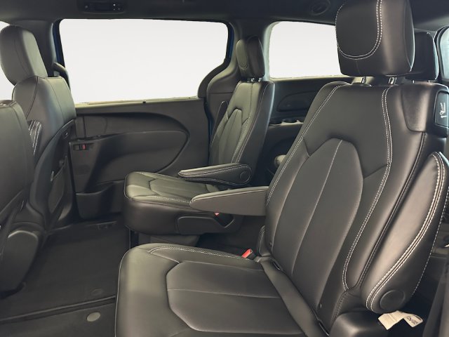 New 2027 Chrysler Pacifica Select w/ Family Tech Group FWD image 13