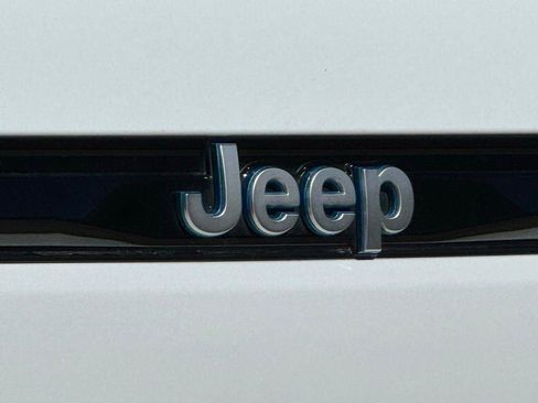 Used 2023 Jeep Grand Cherokee Summit w/ Luxury Tech Group V AWD/4WD image 14