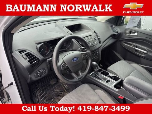 Used 2017 Ford Escape SE FWD image 9