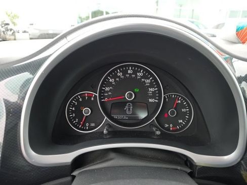 Used 2012 Volkswagen Beetle Turbo FWD image 3