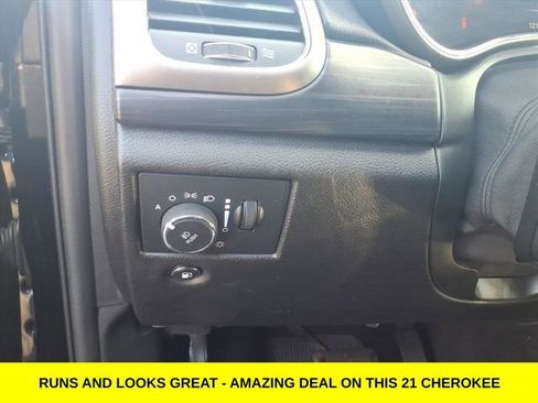 Used 2021 Jeep Grand Cherokee Laredo X image 15