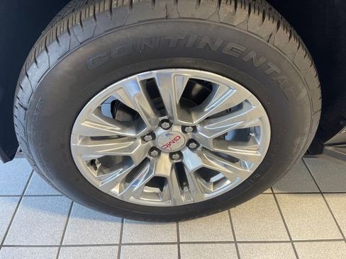Used 2025 GMC Yukon XL Denali AWD/4WD image 5