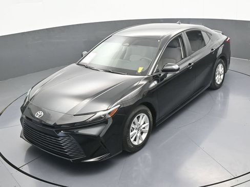 Used 2025 Toyota Camry LE image 44