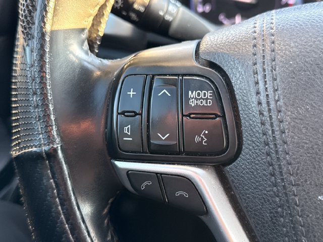 Used 2017 Toyota Highlander SE AWD/4WD image 35