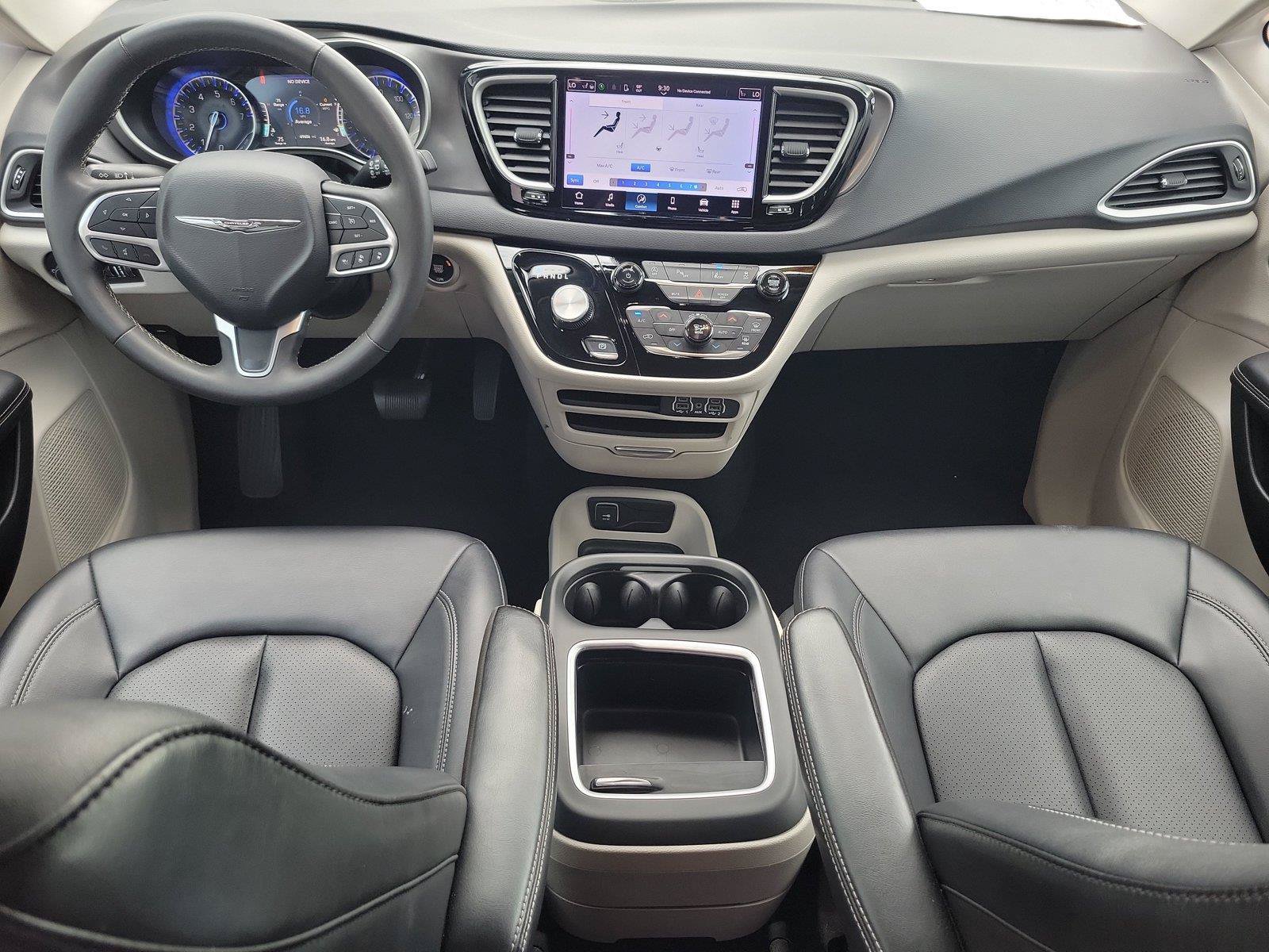 Used 2024 Chrysler Pacifica Touring-L FWD image 9