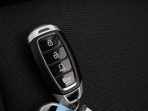 Certified 2024 Hyundai Venue Limited FWD image 31