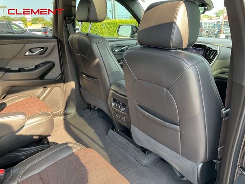 Used 2023 Chevrolet Traverse High Country image 32