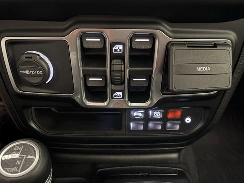 Used 2021 Jeep Wrangler Unlimited Sahara image 23