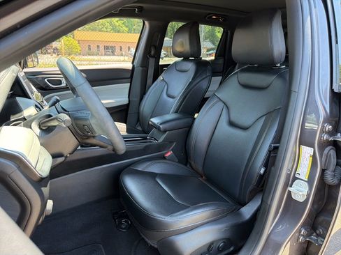 Used 2024 Jeep Compass Limited w/ Sun and Sound Group AWD/4WD image 18