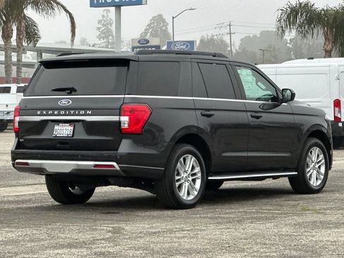 Certified 2022 Ford Expedition XLT image 3