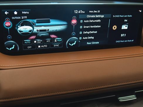 Used 2024 Genesis G80 image 22