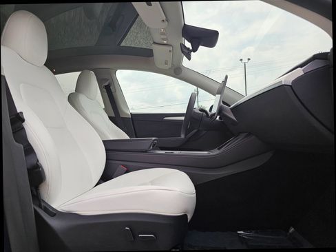Used 2023 Tesla Model Y Performance AWD/4WD image 28