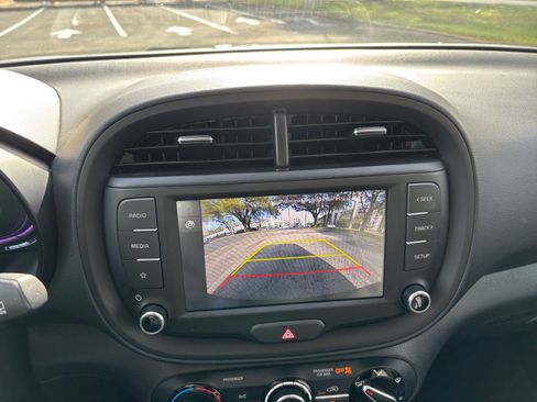 Used 2025 Kia Soul LX w/ LX Technology Package FWD image 20