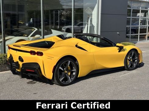 Used 2022 Ferrari SF90 Spider image 6