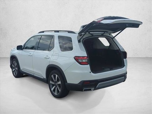 Used 2023 Honda Pilot Touring image 8