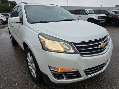 Used 2017 Chevrolet Traverse Premier FWD image 2