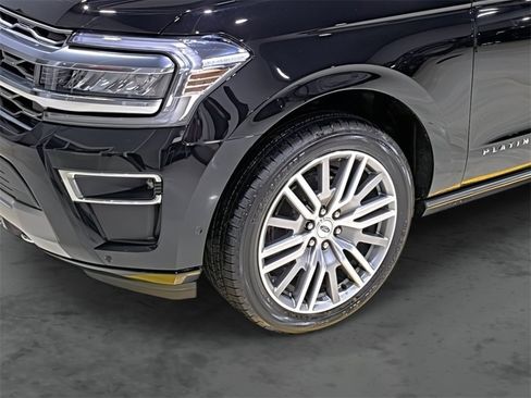 Used 2022 Ford Expedition Platinum image 7