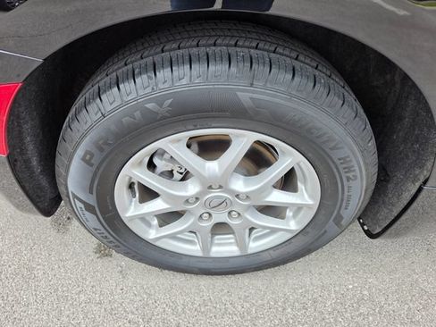 Used 2024 Chrysler Pacifica Touring-L FWD image 32