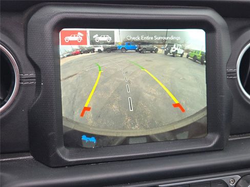 Used 2022 Jeep Wrangler Unlimited Sahara w/ Cold Weather Group image 28