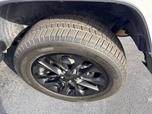 Used 2022 Jeep Wrangler Sahara w/ Cold Weather Group image 12