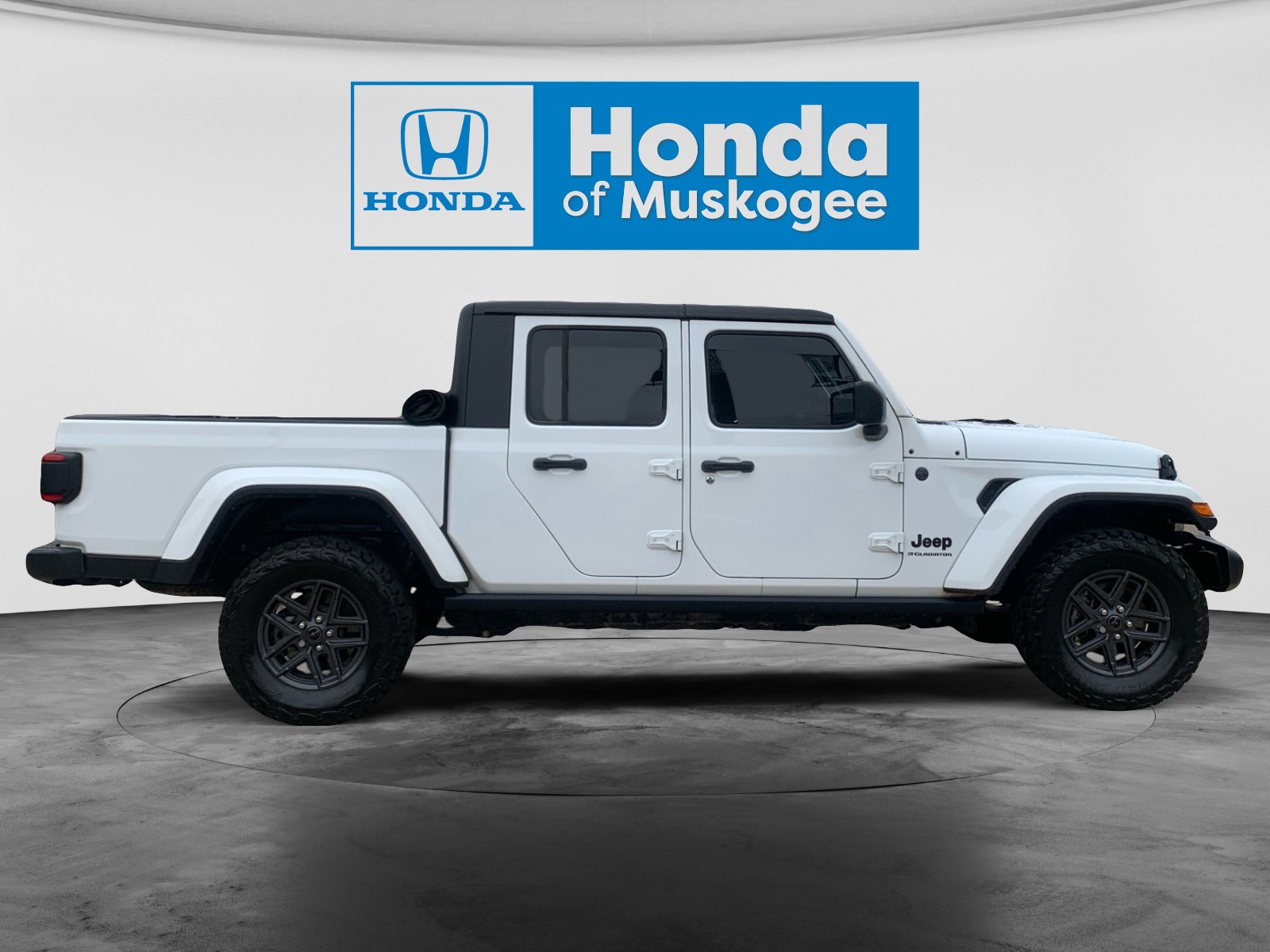 Used 2024 Jeep Gladiator Sport AWD/4WD image 4