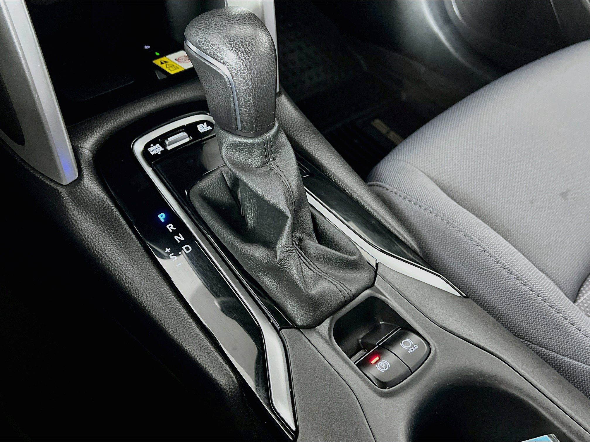 Used 2023 Toyota Corolla Cross AWD Hybrid w/ Moonroof Package image 18