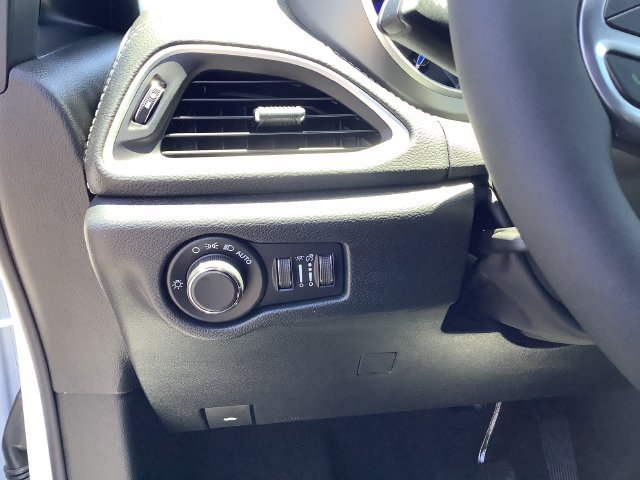 New 2027 Chrysler Pacifica Select FWD image 15