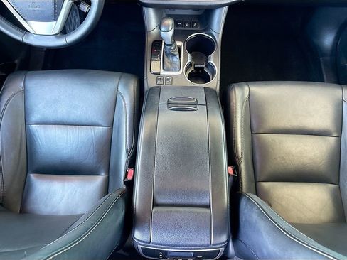 Used 2017 Toyota Highlander XLE AWD/4WD image 16