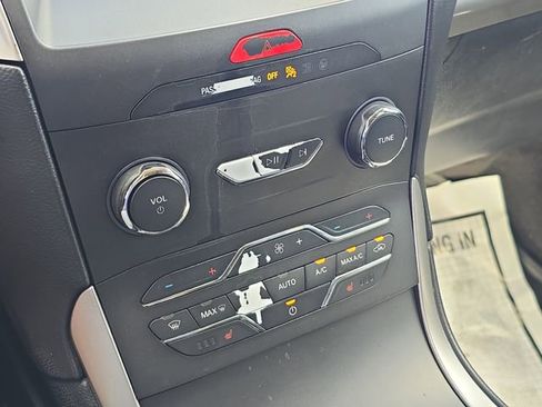 Used 2019 Ford Edge SEL w/ Equipment Group 201A image 20