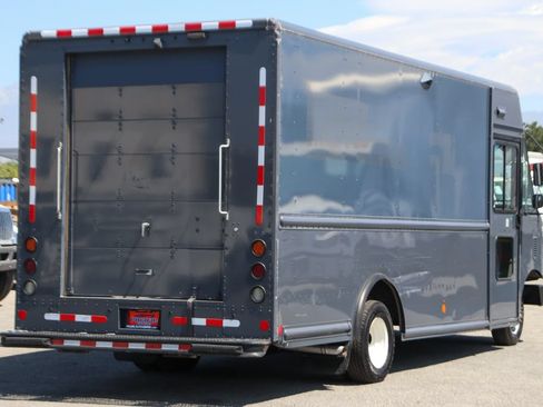 Used 2019 Ford E-450 and Econoline 450 Super Duty RWD image 11