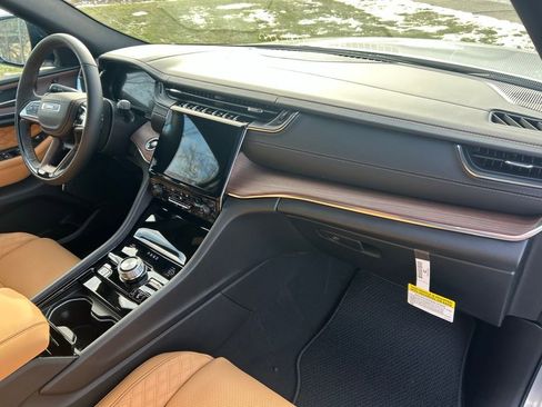 New 2025 Jeep Grand Cherokee L Summit image 23