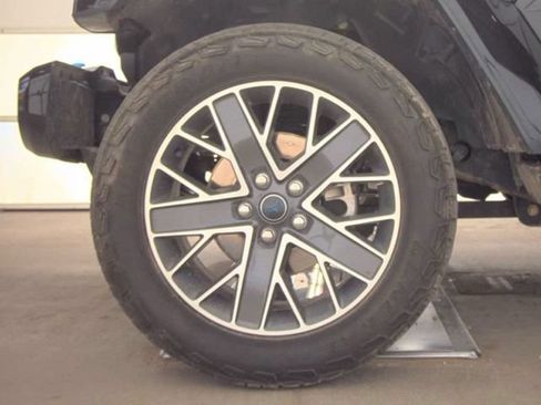 Used 2024 Jeep Wrangler High Altitude AWD/4WD image 24