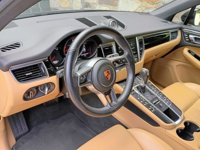 Used 2018 Porsche Macan AWD/4WD image 29