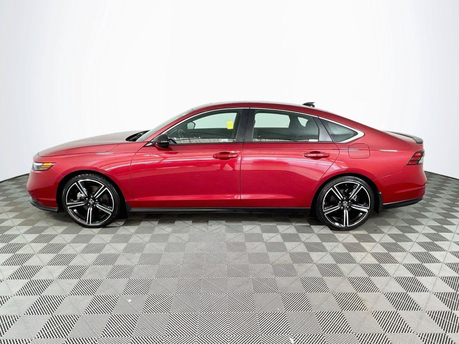 Used 2025 Honda Accord Sport image 4