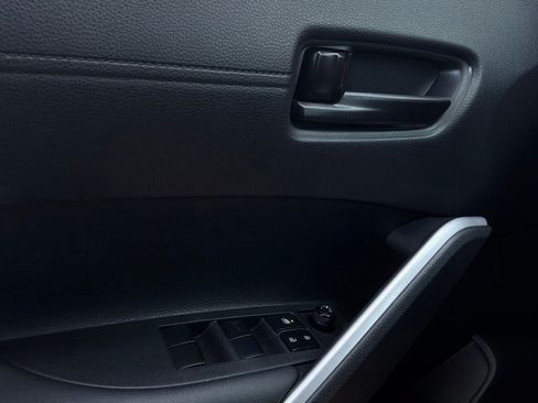 Used 2025 Toyota Corolla Cross LE FWD image 22