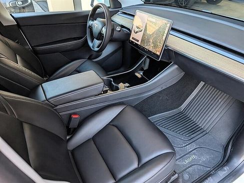 Used 2021 Tesla Model Y Long Range AWD/4WD image 4