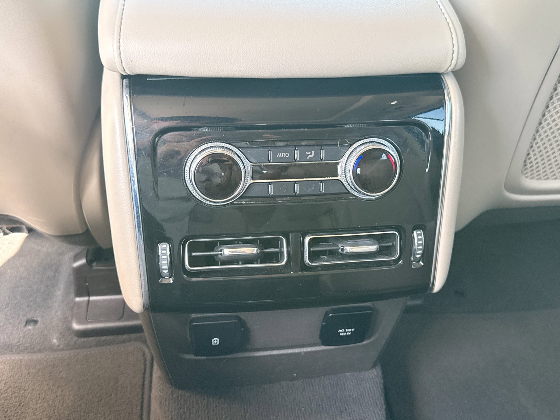 Used 2023 Lincoln Aviator 2WD w/ Premium Package image 17