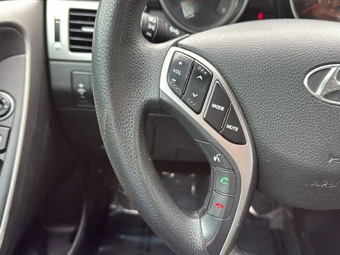 Used 2017 Hyundai Elantra GT FWD image 31