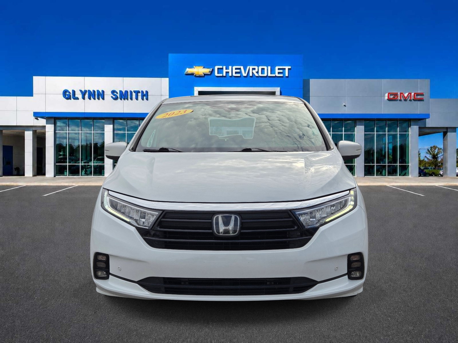 Used 2023 Honda Odyssey Touring image 2
