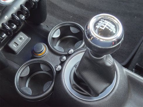 Used 2015 MINI Cooper Convertible image 17