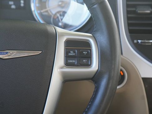 Used 2013 Chrysler 300 AWD w/ Driver Convenience Group image 15