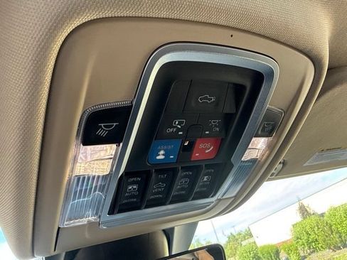 Used 2021 RAM 1500 Laramie AWD/4WD image 45