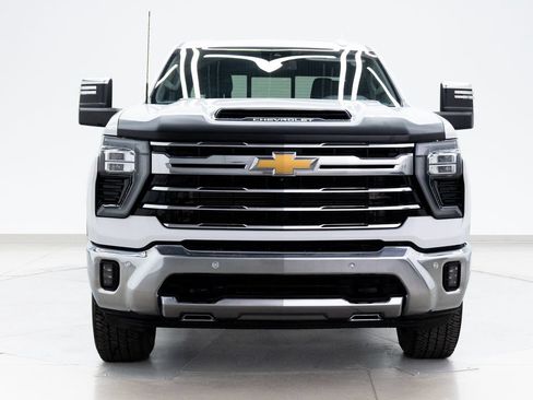 Used 2024 Chevrolet Silverado 2500 LTZ w/ LTZ Convenience Package AWD/4WD image 2