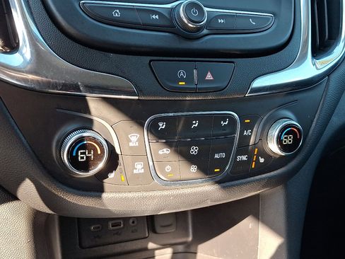 Used 2022 Chevrolet Equinox LT image 16