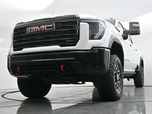Used 2025 GMC Sierra 2500 AT4X image 50