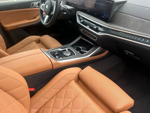 Certified 2025 BMW X7 xDrive40i w/ M Sport Package image 21