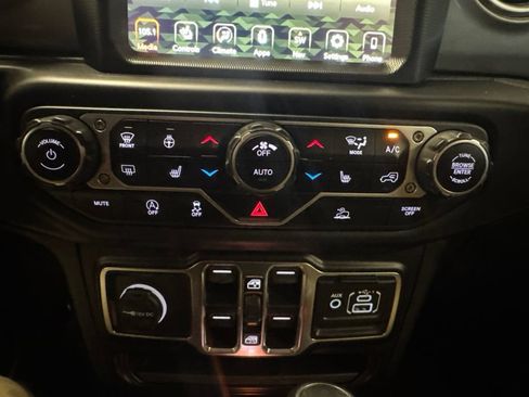 Used 2021 Jeep Wrangler Unlimited Sahara AWD/4WD image 16