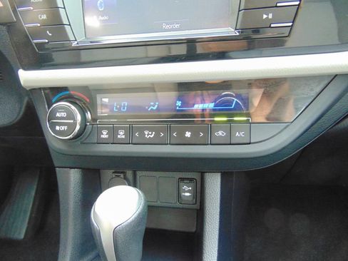 Used 2014 Toyota Corolla LE FWD image 13