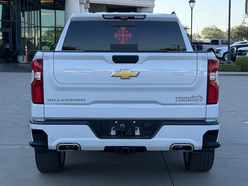 Used 2026 Chevrolet Silverado 1500 High Country w/ High Country Premium Package AWD/4WD image 5