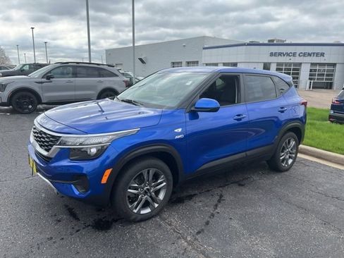 Certified 2022 Kia Seltos LX image 1